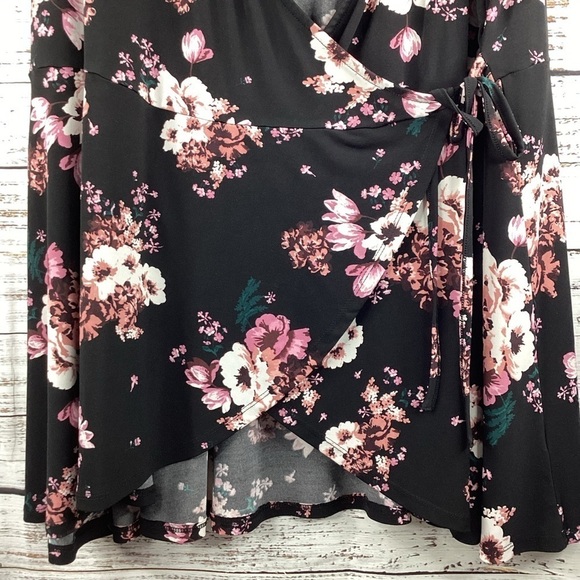 TORRID PLUS SIZE 3 3X WRAP TOP BLACK FLORAL BLOUSE FALL SPRING GUC - Picture 5 of 10